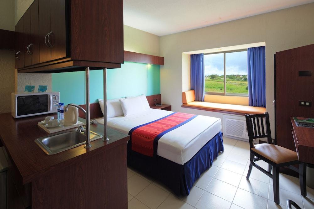 Microtel By Wyndham Eagle Ridge General Trias  Extérieur photo