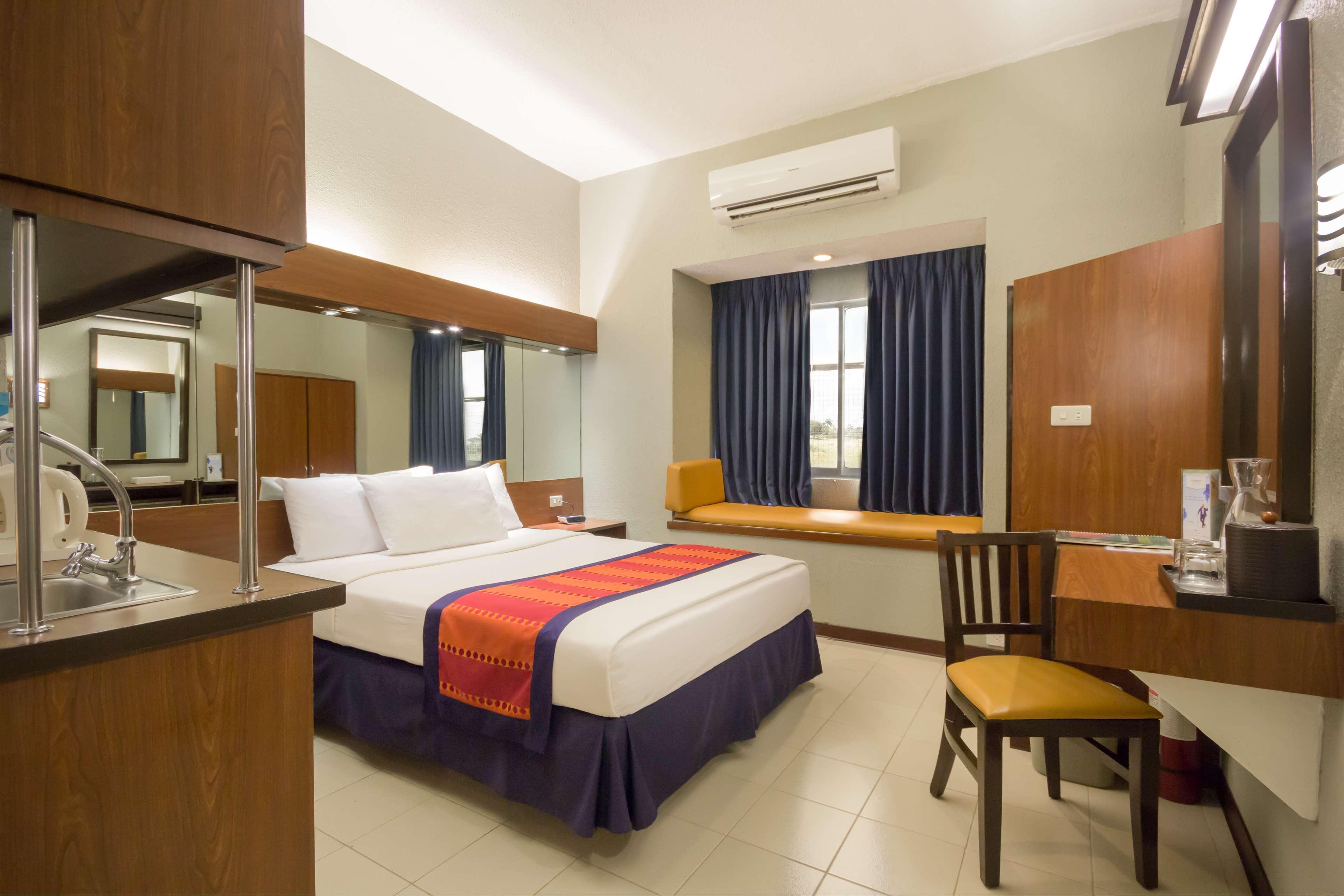 Microtel By Wyndham Eagle Ridge General Trias  Extérieur photo