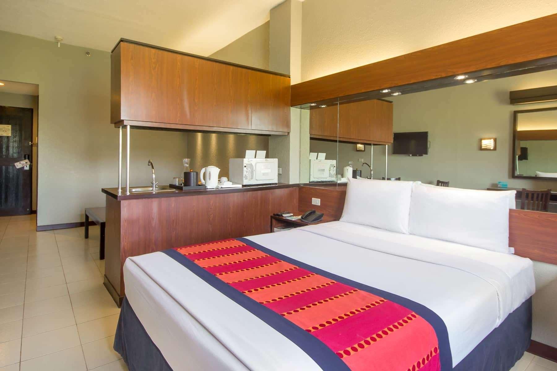 Microtel By Wyndham Eagle Ridge General Trias  Extérieur photo