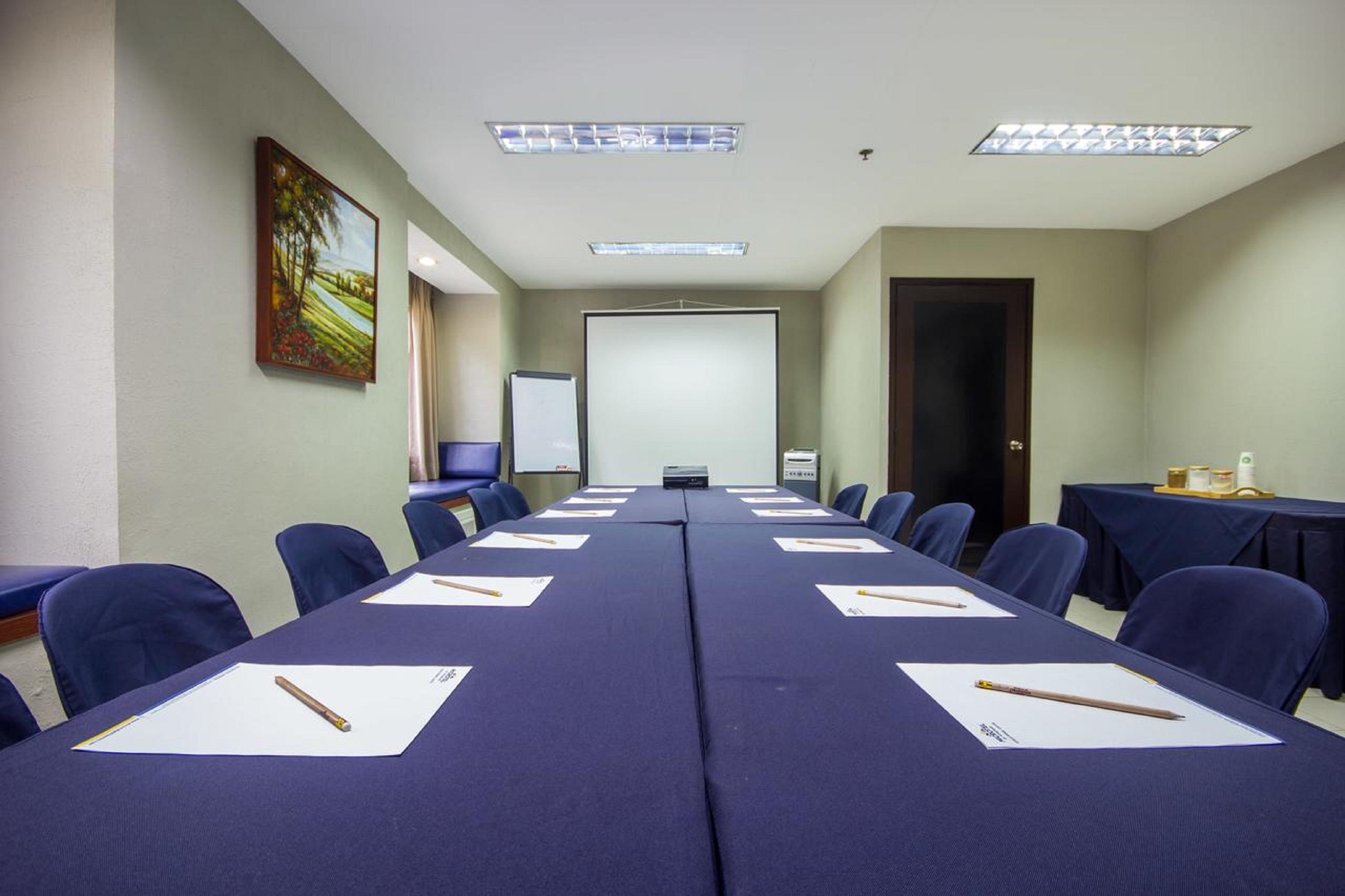 Microtel By Wyndham Eagle Ridge General Trias  Extérieur photo