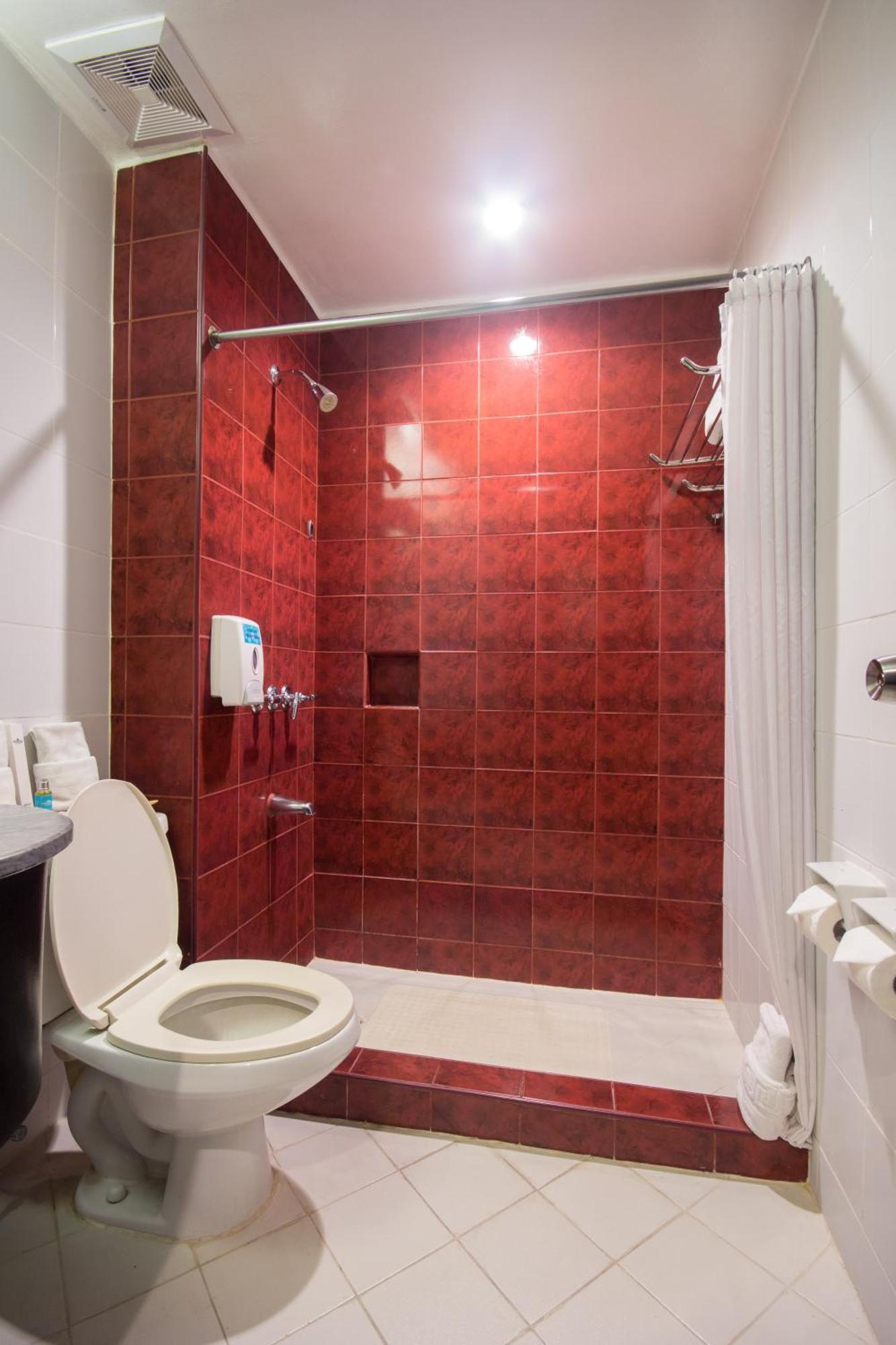 Microtel By Wyndham Eagle Ridge General Trias  Extérieur photo