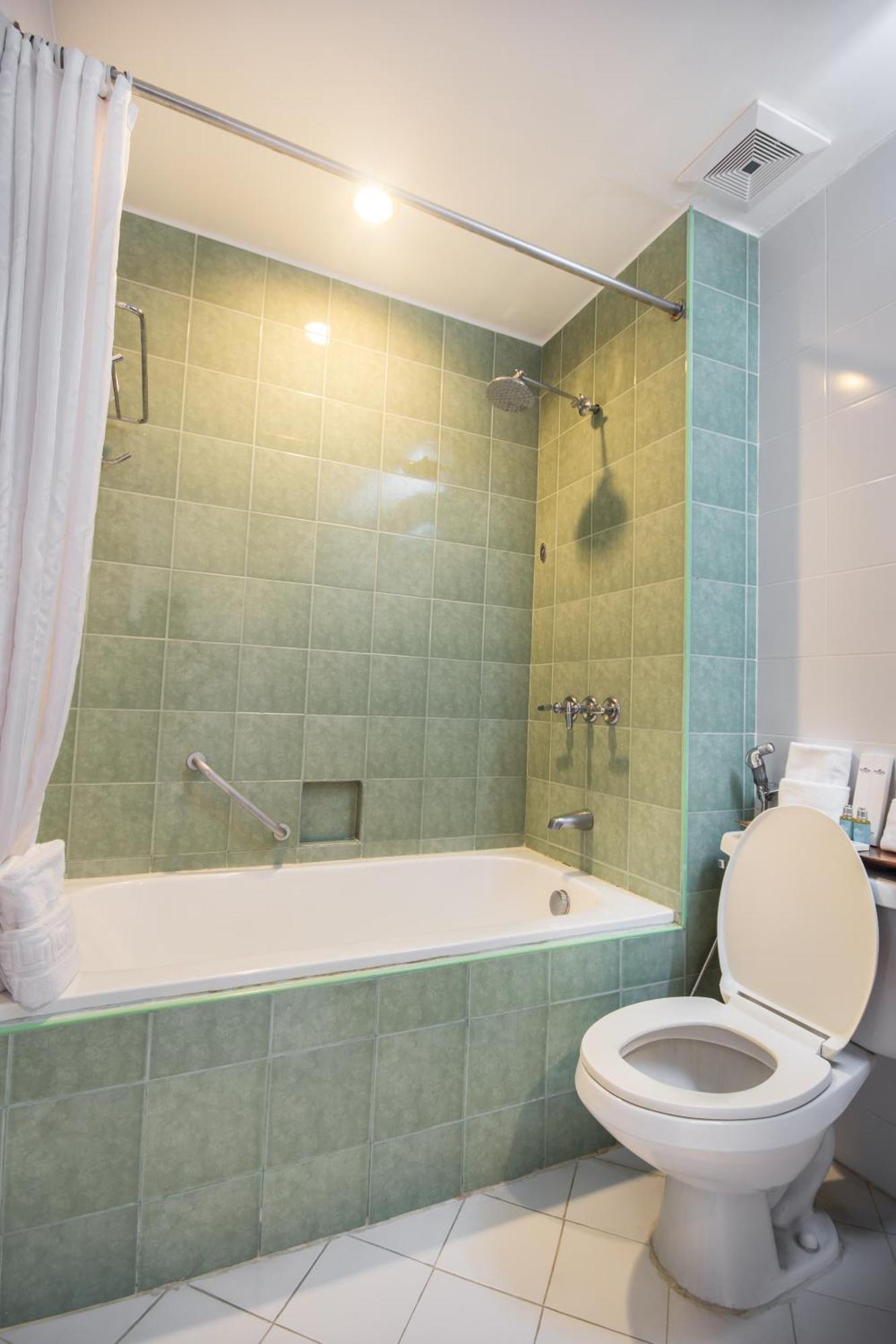 Microtel By Wyndham Eagle Ridge General Trias  Extérieur photo