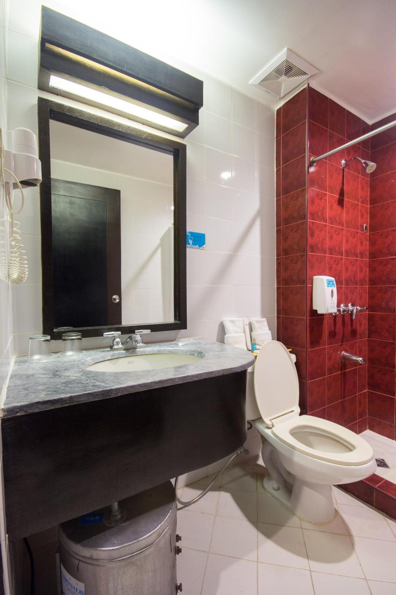 Microtel By Wyndham Eagle Ridge General Trias  Extérieur photo