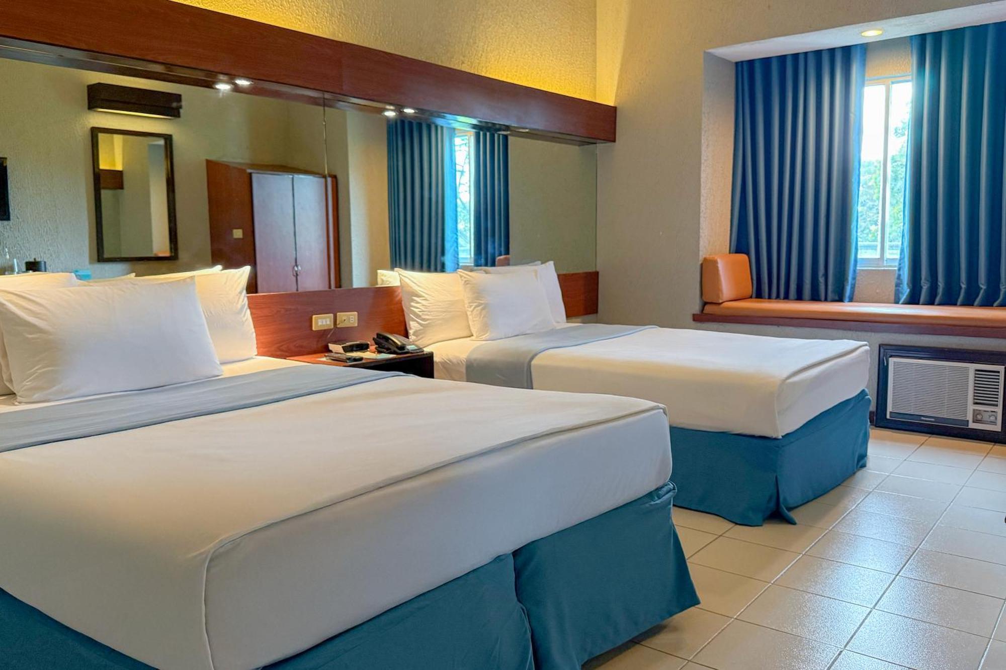 Microtel By Wyndham Eagle Ridge General Trias  Extérieur photo