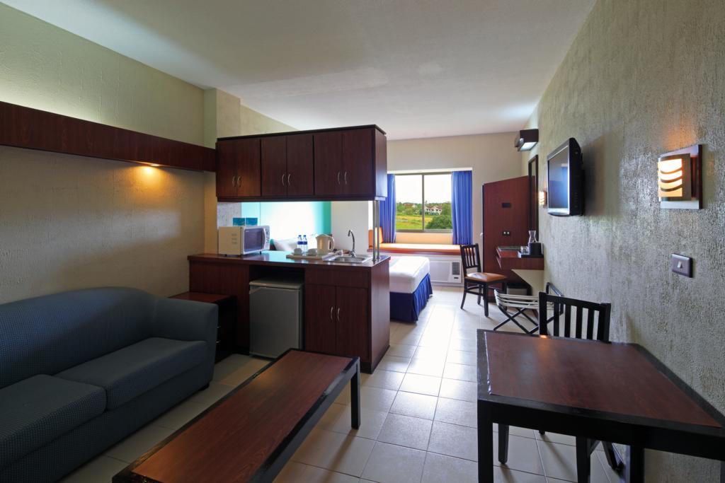Microtel By Wyndham Eagle Ridge General Trias  Extérieur photo