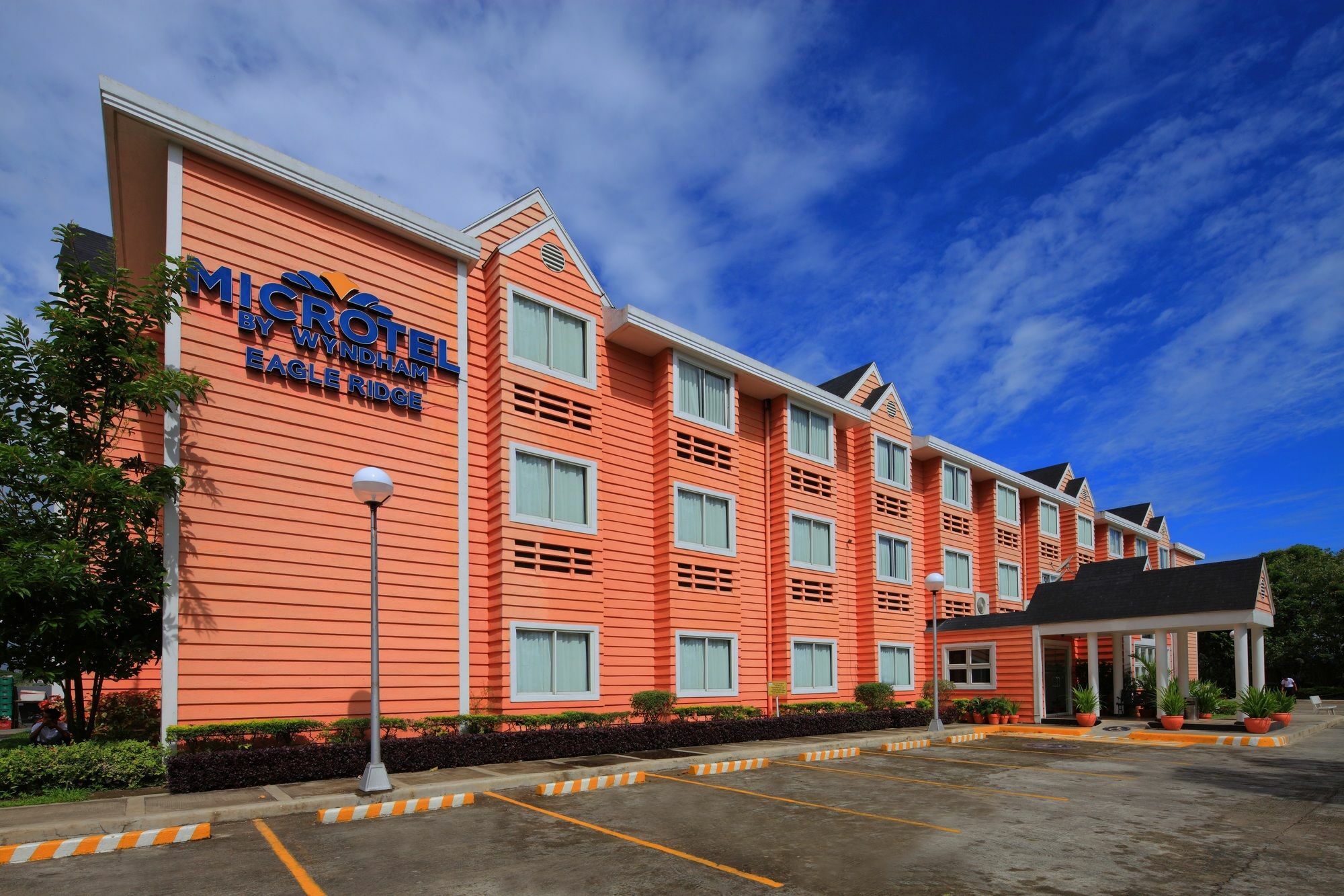 Microtel By Wyndham Eagle Ridge General Trias  Extérieur photo